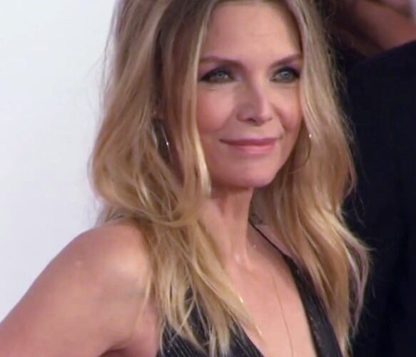 is Michelle Pfeiffer still alive for real
