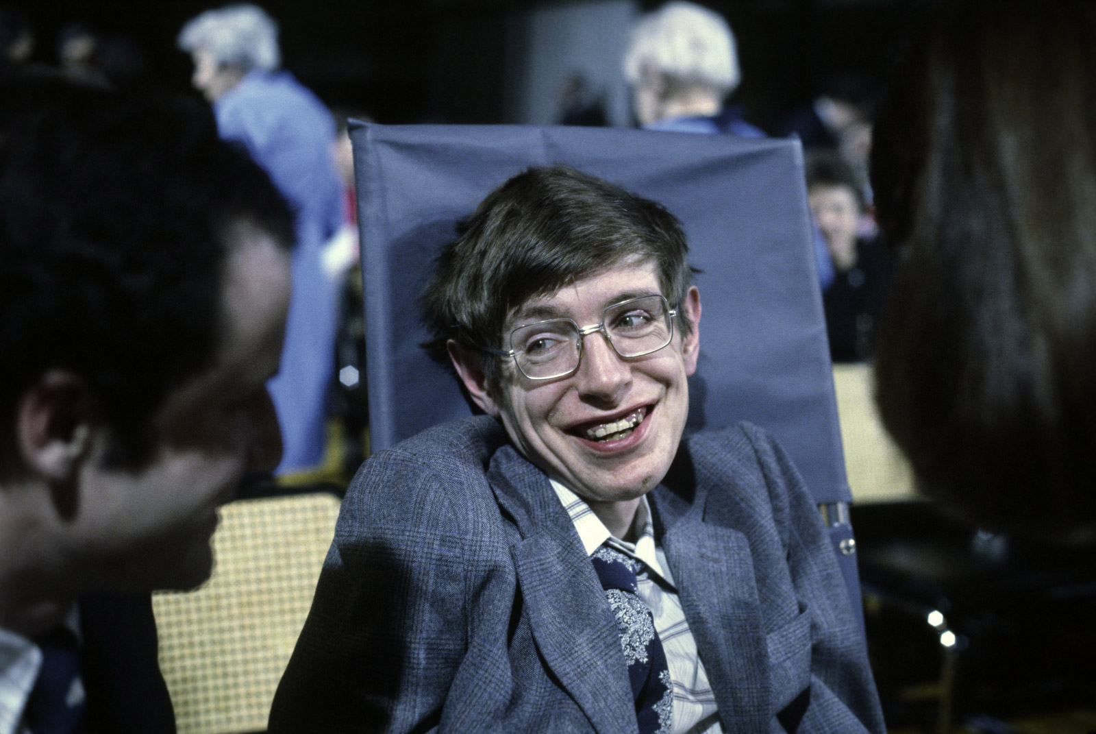 Stephen Hawking alive and kicking