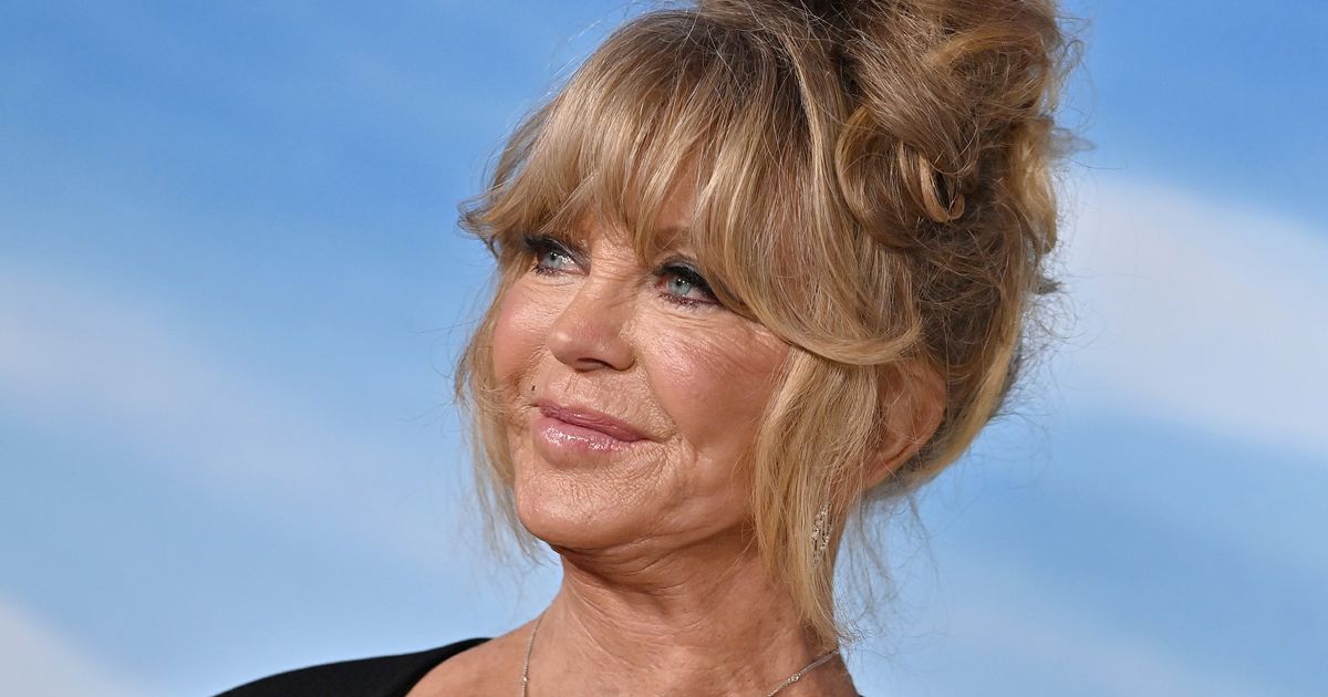 Goldie Hawn alive and kicking