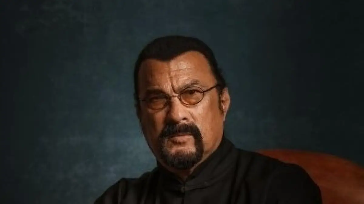 Steven Seagal alive and kicking