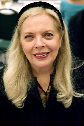 is Barbara Bain still alive for real