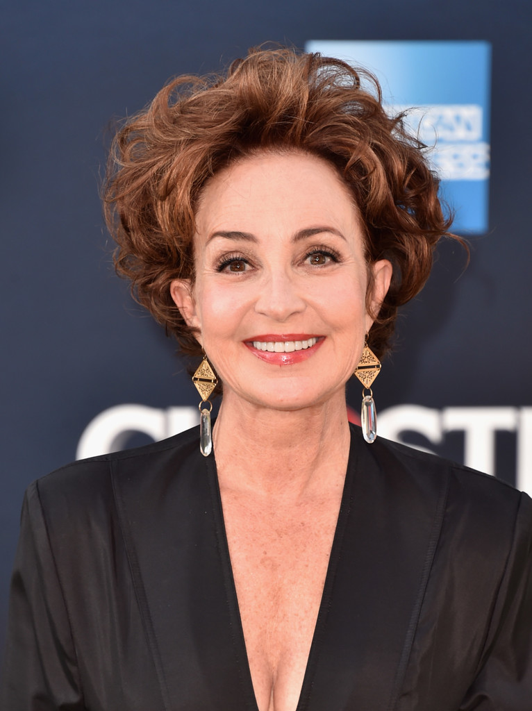 Annie Potts is not dead