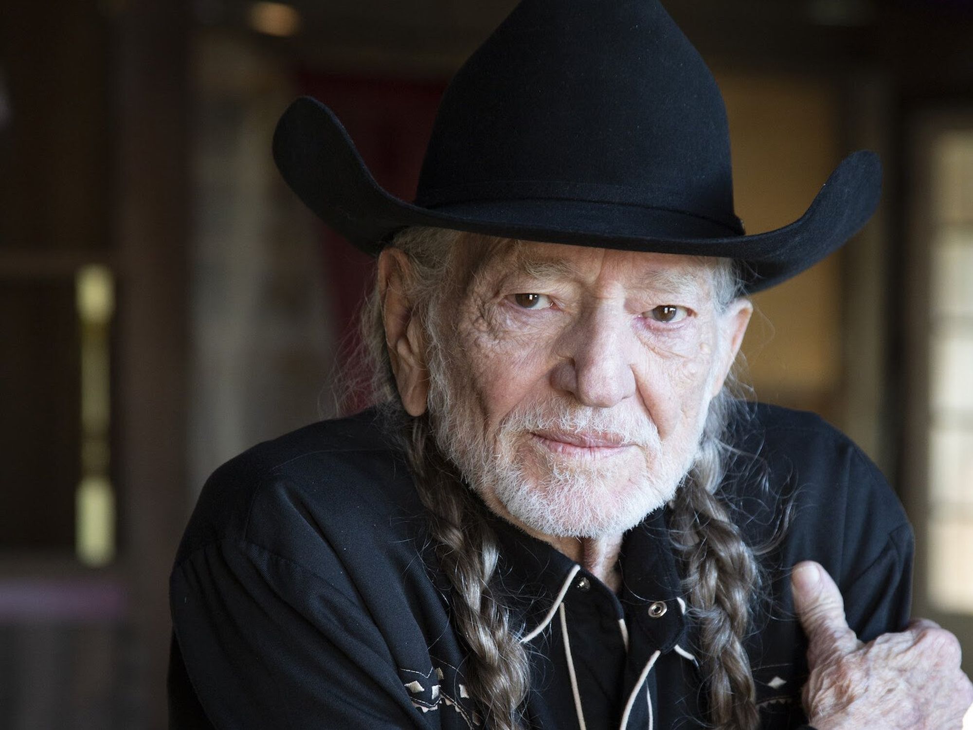 Willie Nelson alive and kicking