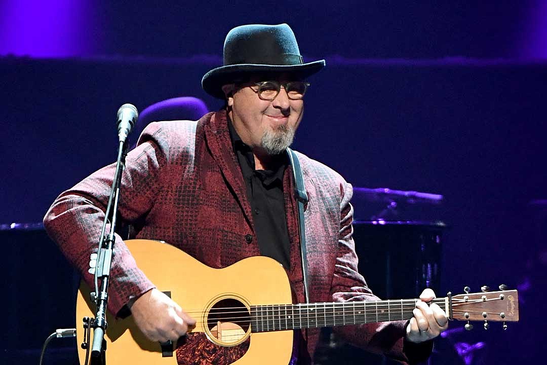 Vince Gill alive and kicking